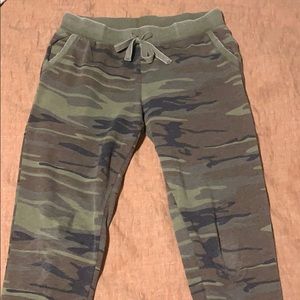 Camo Z Supply sweatpants/joggers